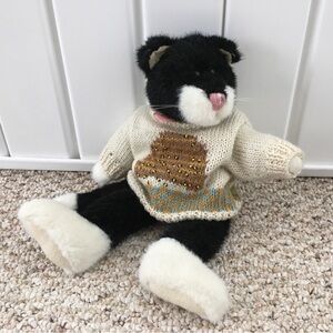 Vintage The Boyds Collection LTD Stuffed Animal Cat w/ Sweater